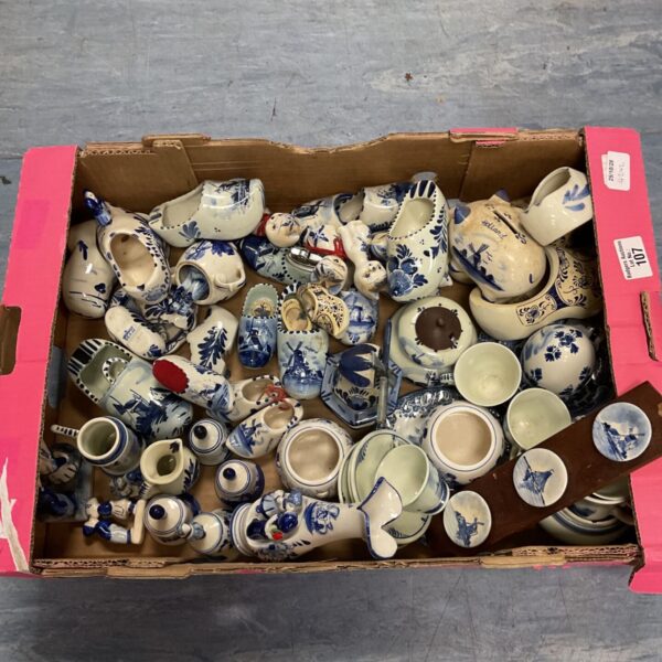 Mixed lot of Dutch Delft blue china with clogs, windmills and jugs
