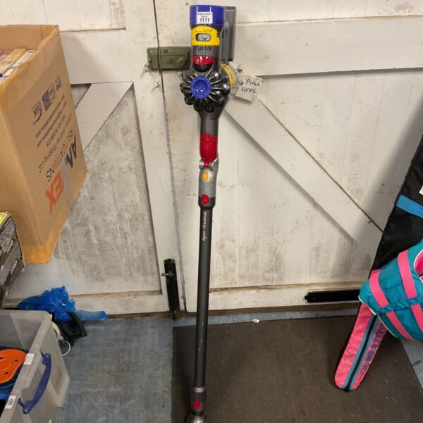 Dyson V8 Animal cordless stick vacuum cleaner with motorised floor head