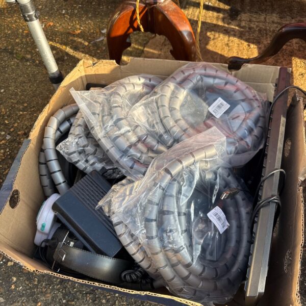 Mixed lot of electronics including various cables and tidies.