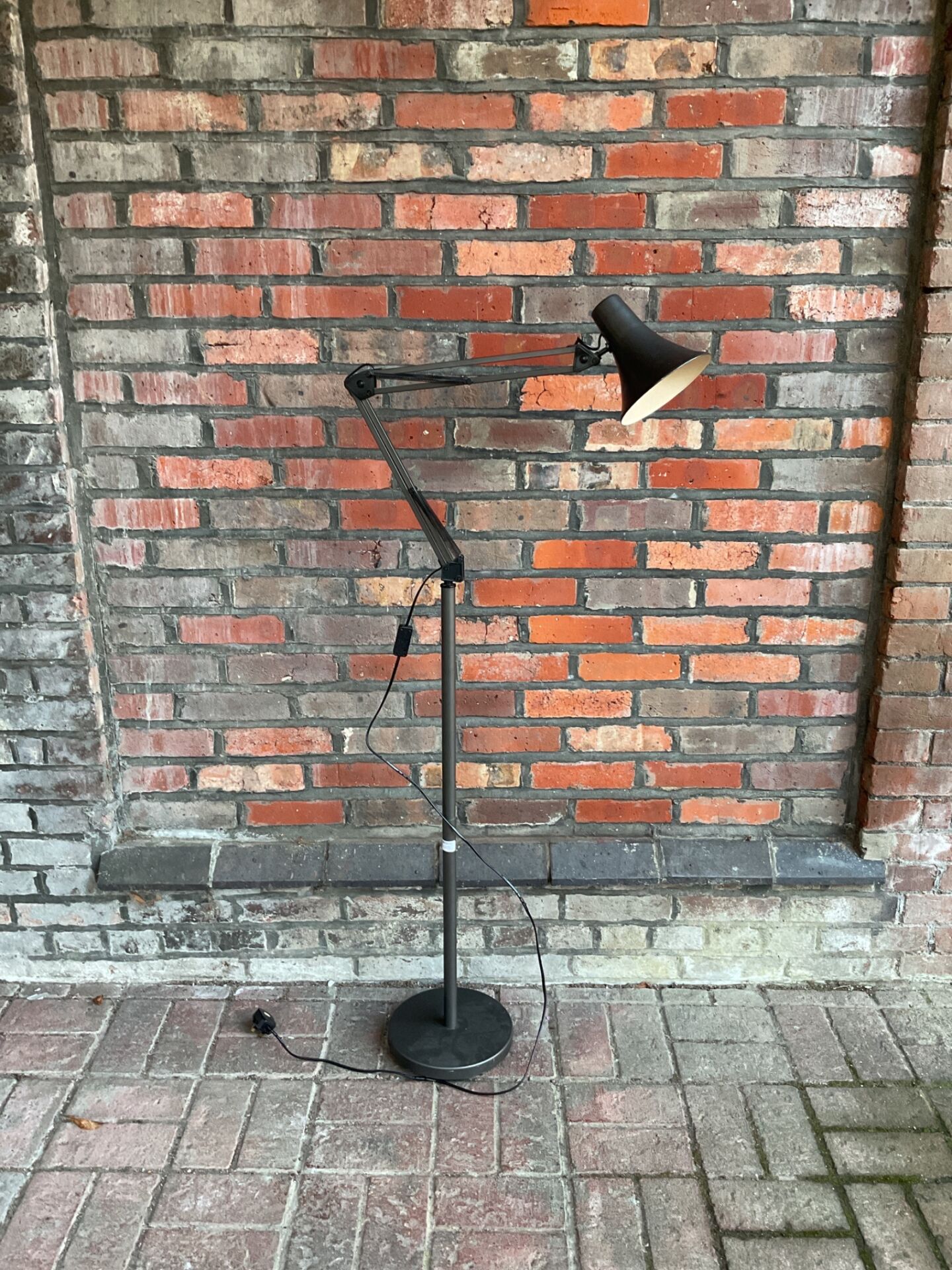 061 Search like floor standing Anglepoise style lamp