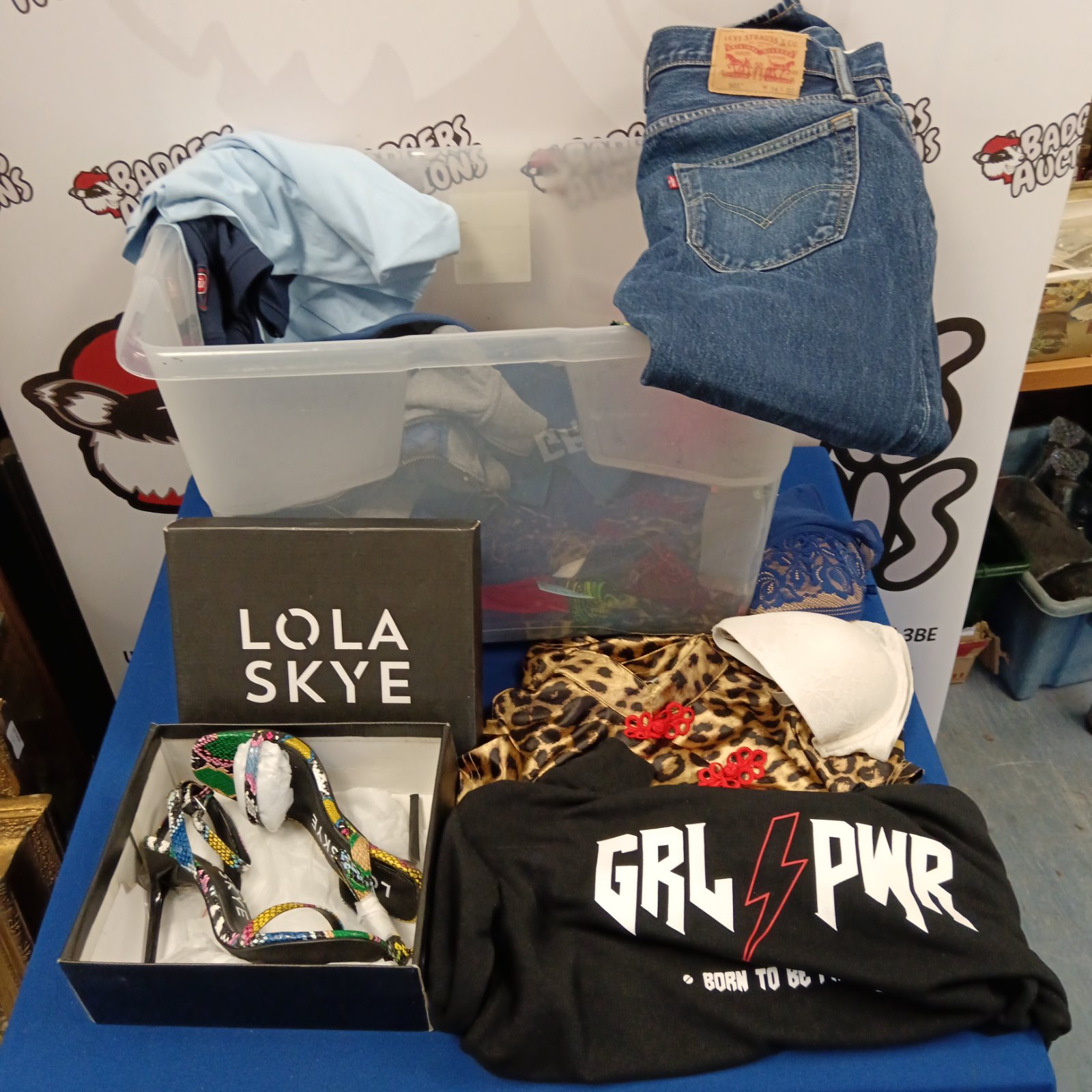 Girls clothing bundle featuring Levi jeans and Lola Skye heels.