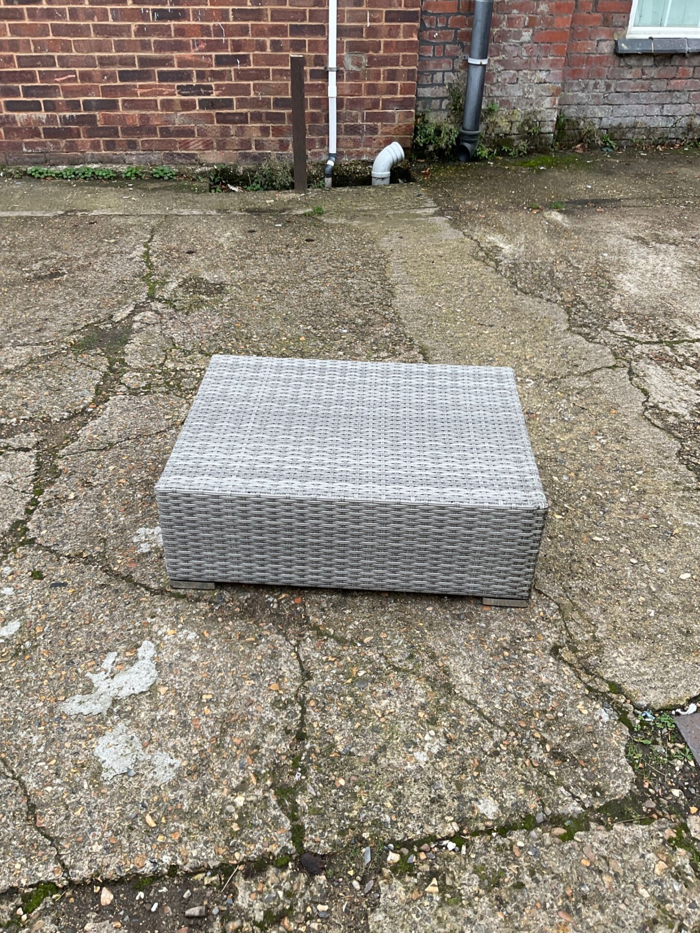1213 Low level garden table
