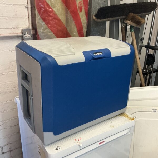 Blue and grey Halfords plug in cool box with ventilated lid and carry handle