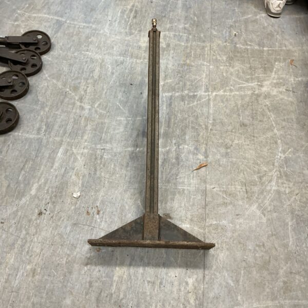 Heavy duty lorry jack with long metal upright and triangular base plate