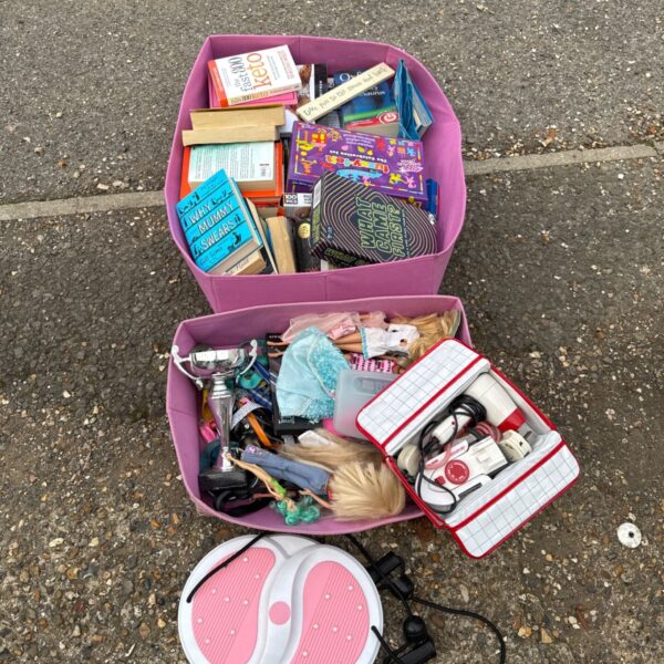 House clearance lot with vintage Stowaway set and assorted books.