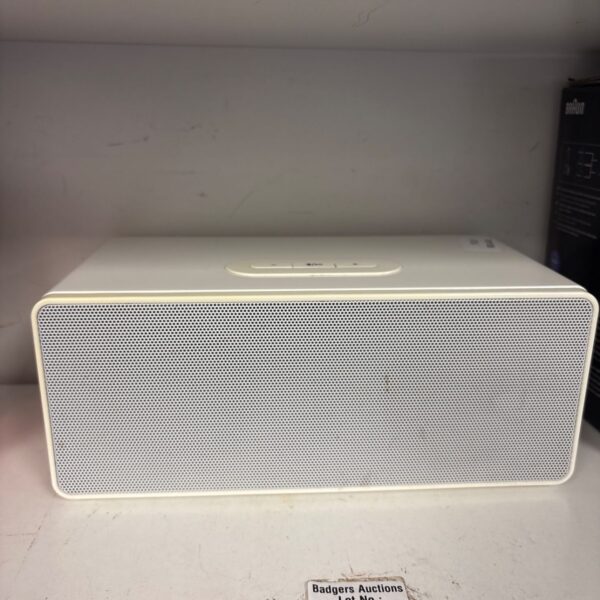White Iwantit Bluetooth speaker with perforated grille and top control panel