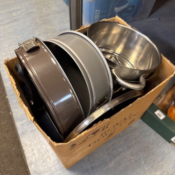 Assorted metal kitchen pans in a mixed lot.