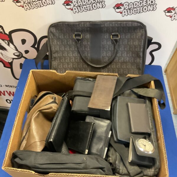 Assorted vintage leather wallets and bags in a mixed lot.