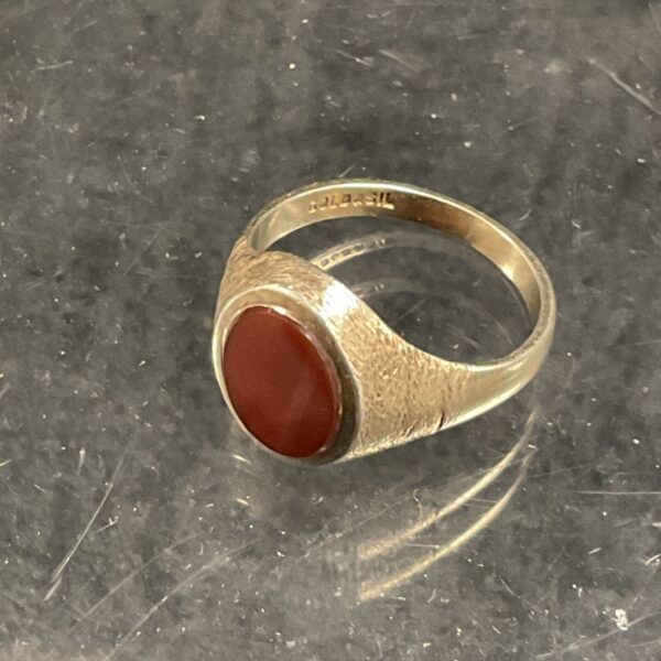 Vintage Gold and Silver Mix signet ring set with a smooth Round Carnelian Gemstone Ring Size V. 5.31g