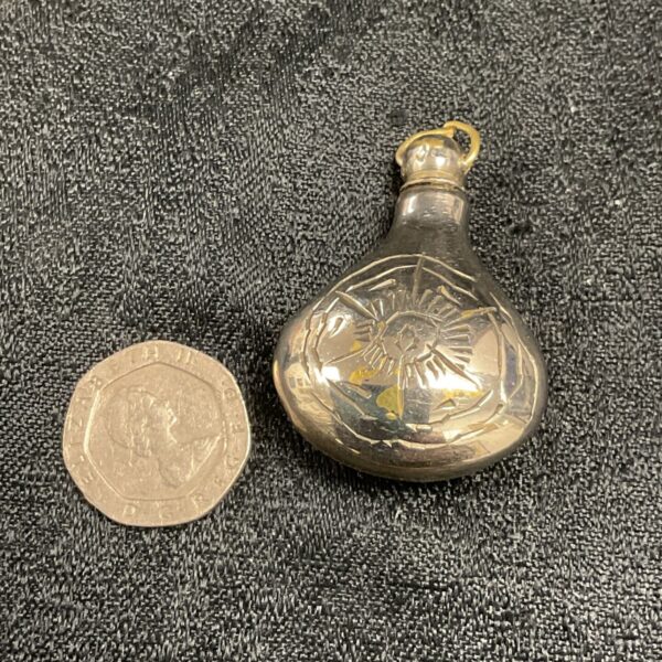 Small whitemetal pendant perfume bottle