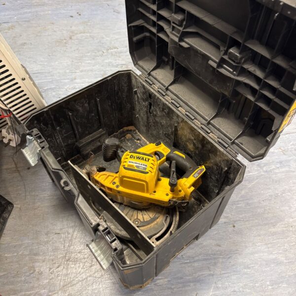 Dewalt XR flex cordless circular saw (body only) in dewalt tool case