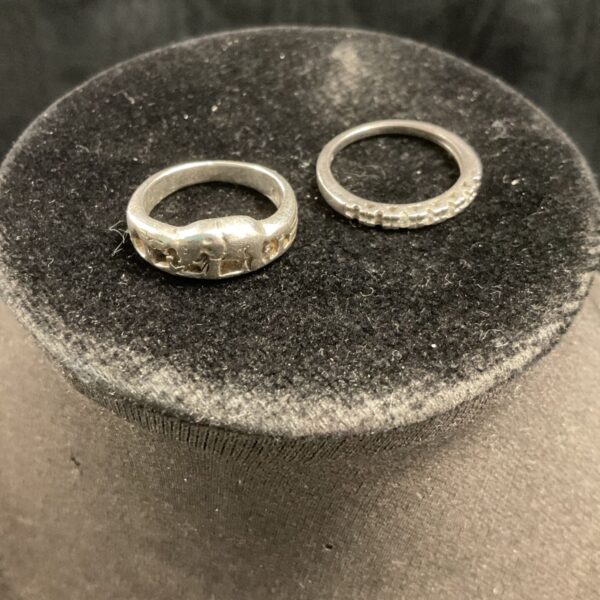 Two 925 Sterlking silver rings Sizes I and L 5.46 g