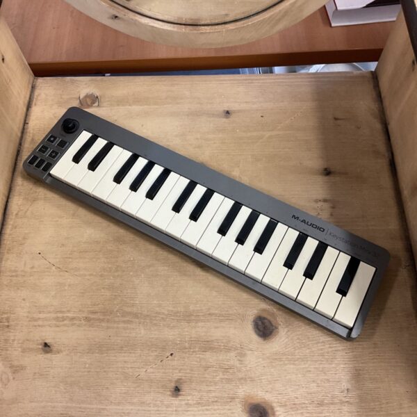 M-Audio Keystation Mini 32 MIDI keyboard controller in dark grey casing