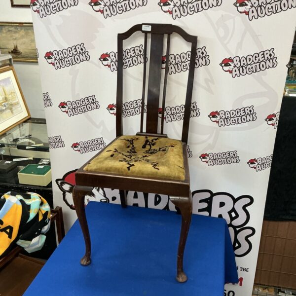 Antique mahogany dining chair with cabriole legs, early 20th century.
