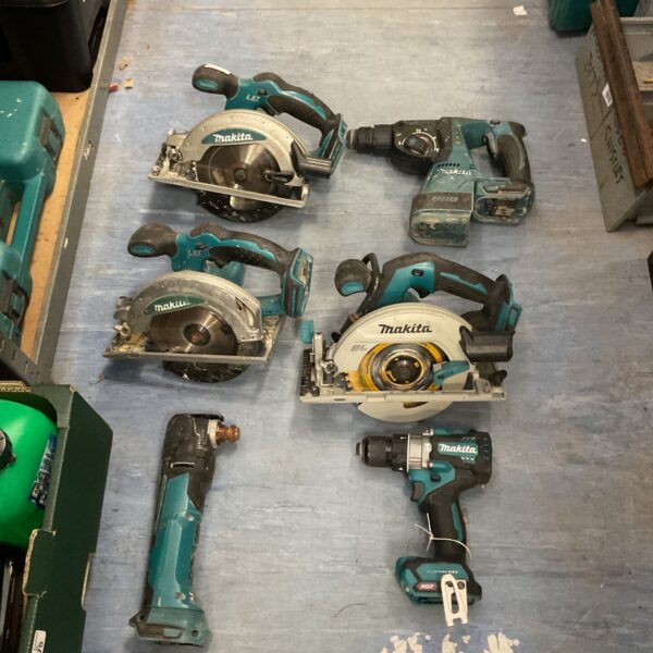 Makita DHS68OZ 18v LXT brushless cordless circular saw, close-up view.