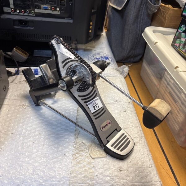 Mapex Forge XL P410 bass drum pedal, side view.