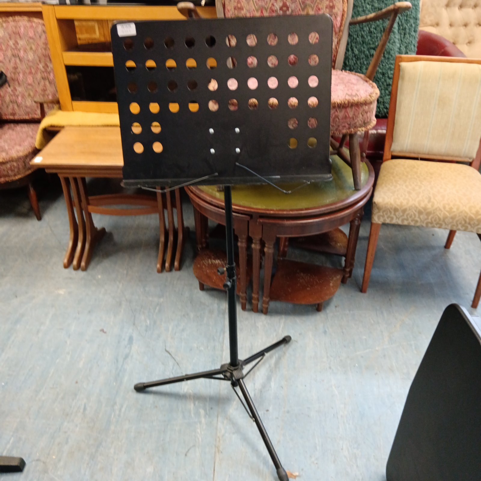 Portable metal sheet music stand for musicians and sheet music.