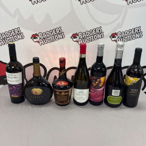 Mixed alcohol lot including wine and Tia Maria liqueur.