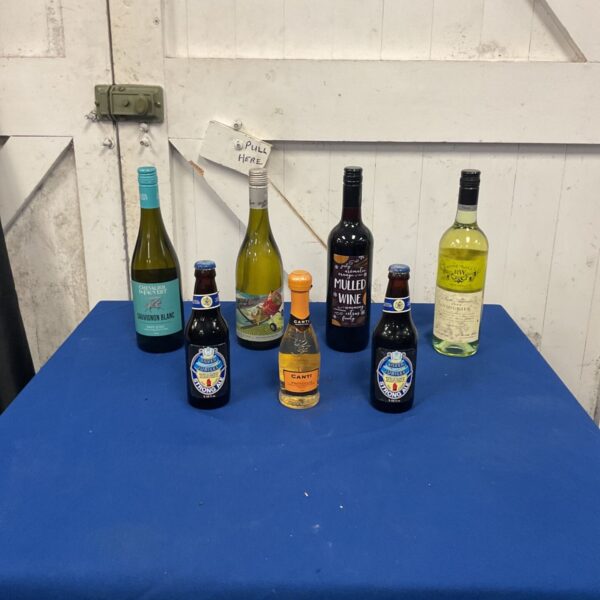 Mixed alcohol lot with Chevalier wine, Canti Prosecco and Silver Jubilee Strong Ale bottles