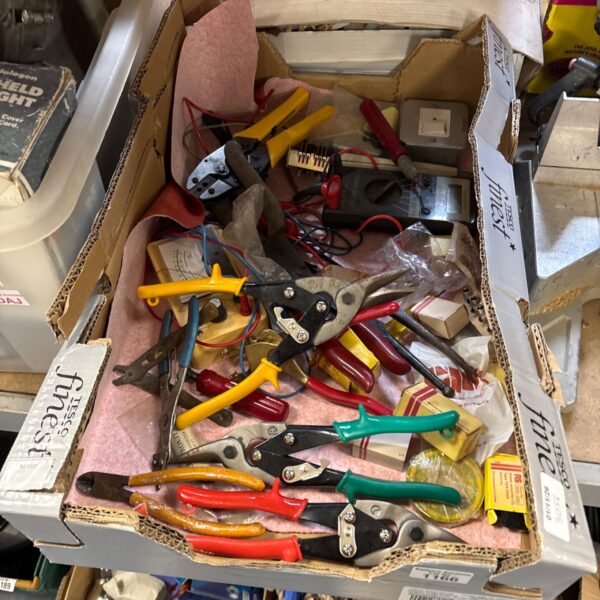 Box of mixed clearance tools including pliers, tin snips and screwdrivers