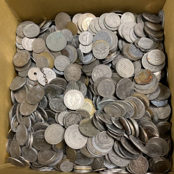 Large mixed coin lot of approximately 4+ kilograms of currency.