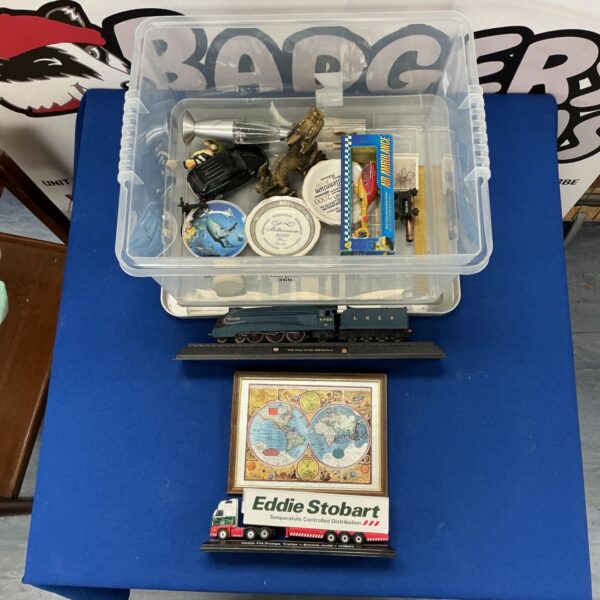 Mixed collectibles lot featuring Eddie Stobart truck and Mallard train model.