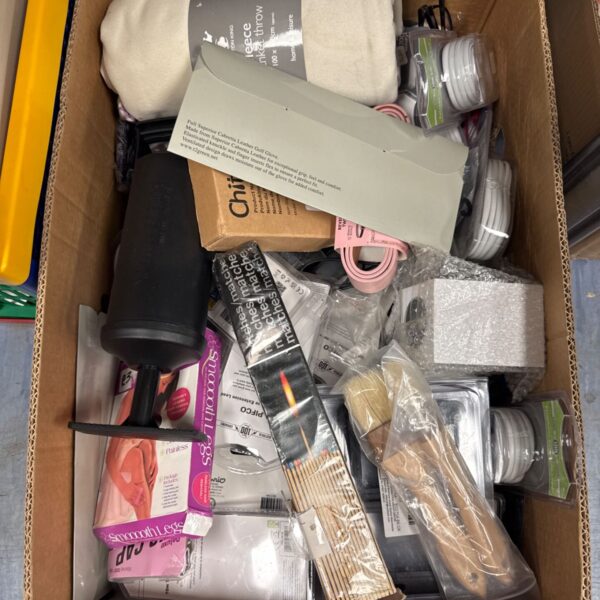 Mixed lot of household items including a fleece throw and paintbrushes.