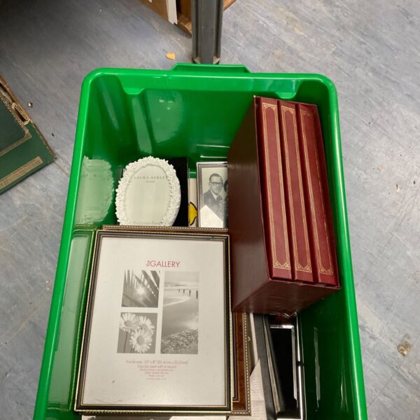 Mixed lot of vintage photo frames, including gallery and Laura Ashley styles.