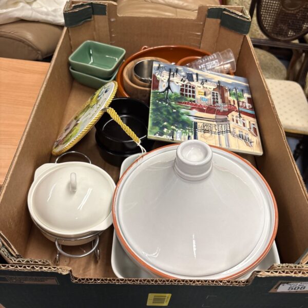 Mixed pottery lot including a casserole dish and various dishes.