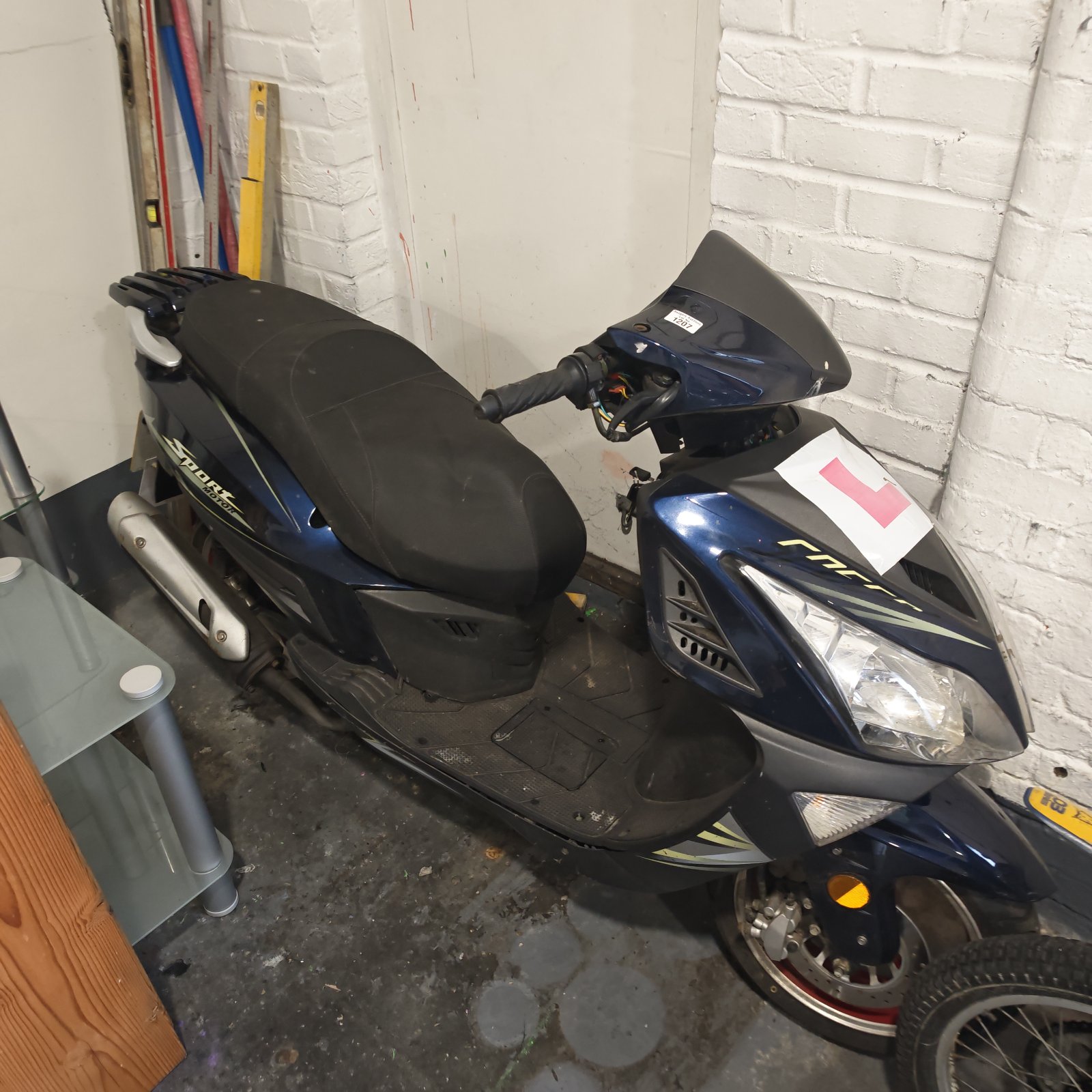 Navy Sport Motor twist and go moped with black seat and L plate