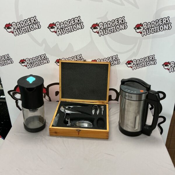 Netta Soup Maker bundle with water filter and sommelier set.