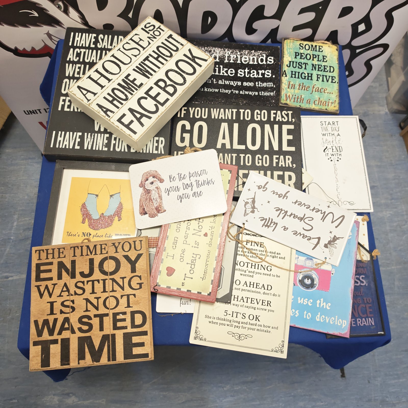 Bundle of vintage novelty wall signs with inspirational quotes.