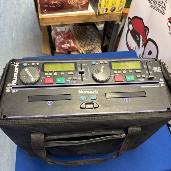 Numark CDN-22 dual CD player with black carry bag
