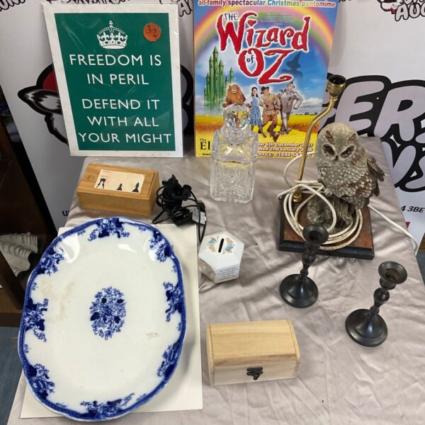 Owl table lamp with mixed lot of flow blue plate, candlesticks and posters