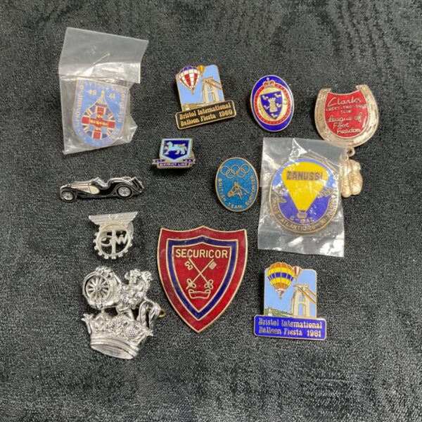 Assorted vintage pin badges including a Bristol Balloon Fiesta badge.