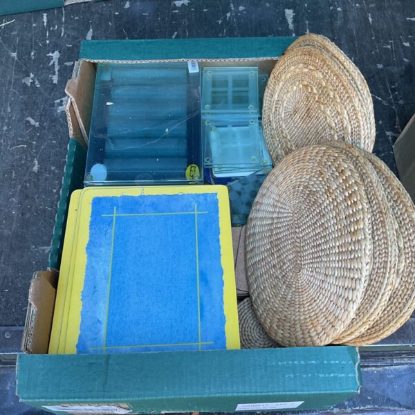 Mixed lot of placemats and coasters including glass and woven options.