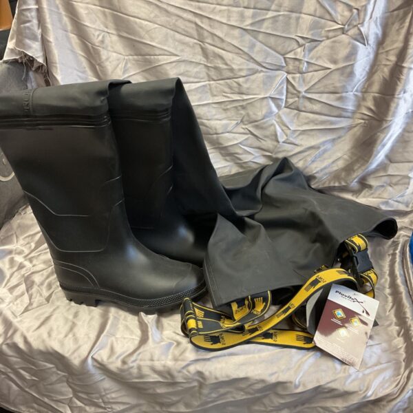 New Plavite size 41 waders for fishing and outdoor use.