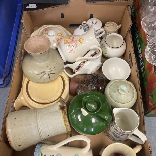 Mixed lot of vintage porcelain including a Burslem Frog Jug.
