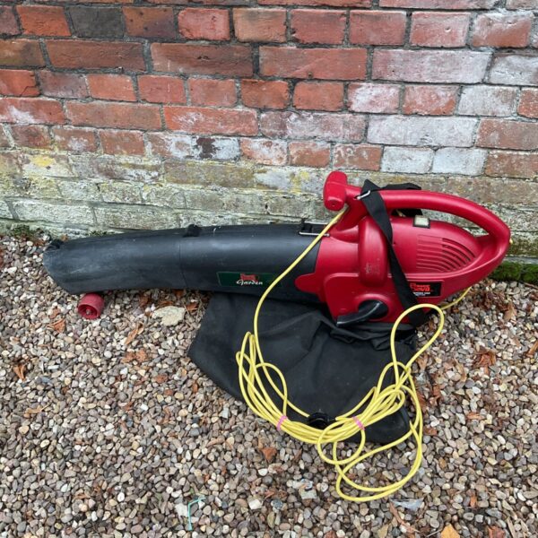 Power Devil 1600w garden vacuum with collection bag and cable.