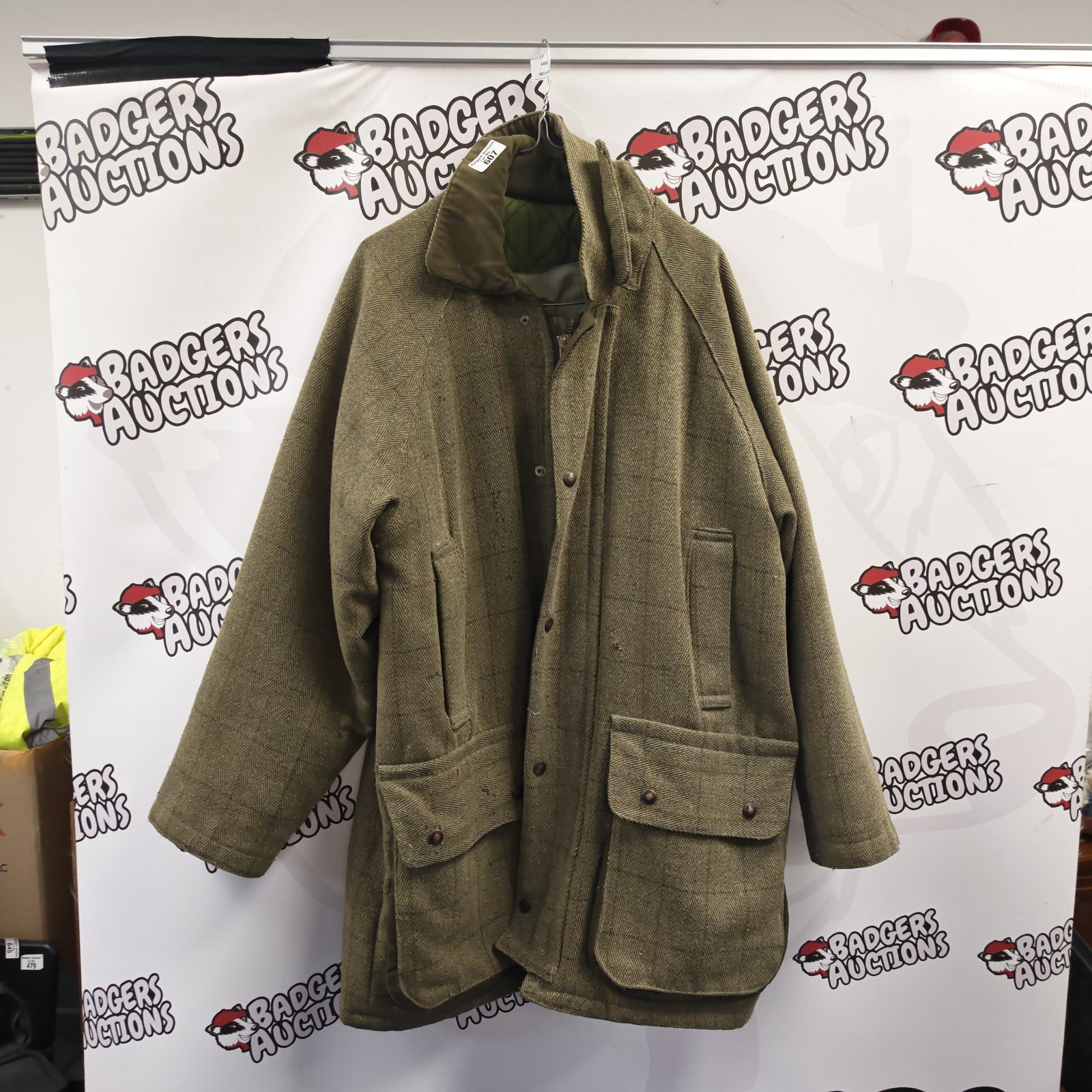 Olive tweed quilted country coat, size L, with corduroy collar and flap pockets