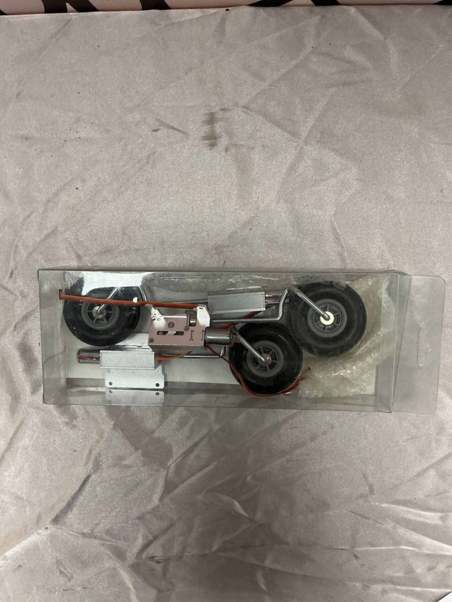 849 Retractable undercarriage set for model planes in box