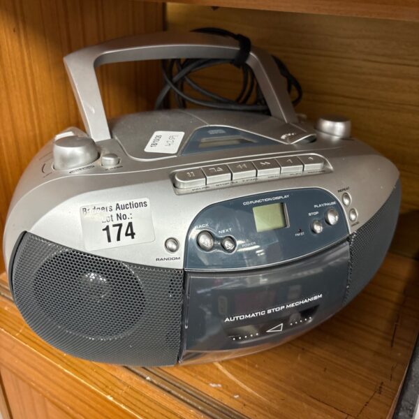 Vintage Roberts CD9959 Swallow boombox with radio and CD player.