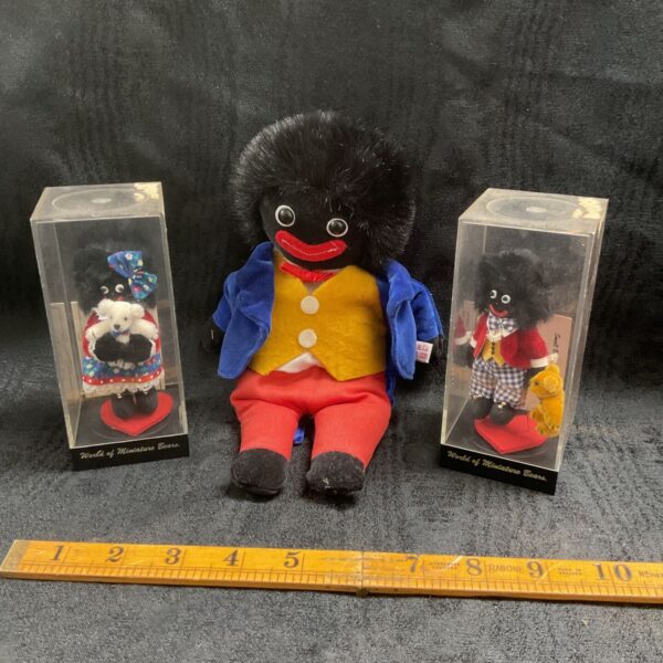 Robertsons Golly beanie doll beside two boxed World of Miniature Bears dolls