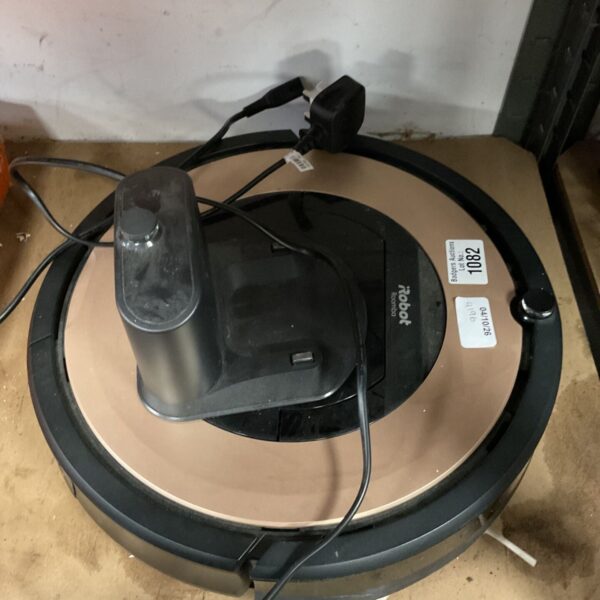 iRobot Roomba 895 robot vacuum cleaner in used condition.