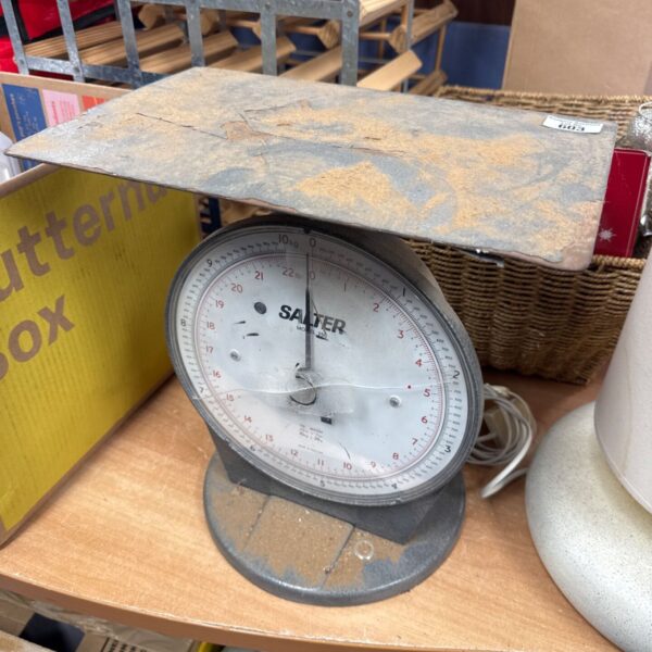 Vintage Salter model 250 postage scales with cracked glass.