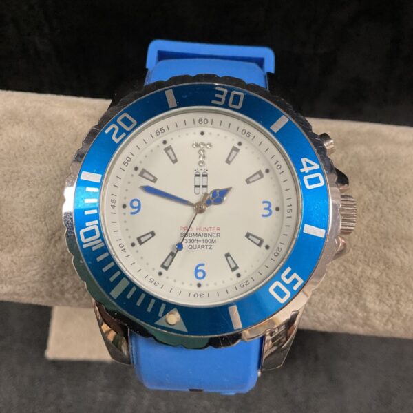 Blue and silver Seahunter Submariner divers quartz wristwatch with blue rubber strap