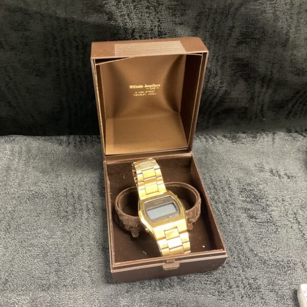 Seiko gents digital quartz watch with gold-tone bracelet in presentation box