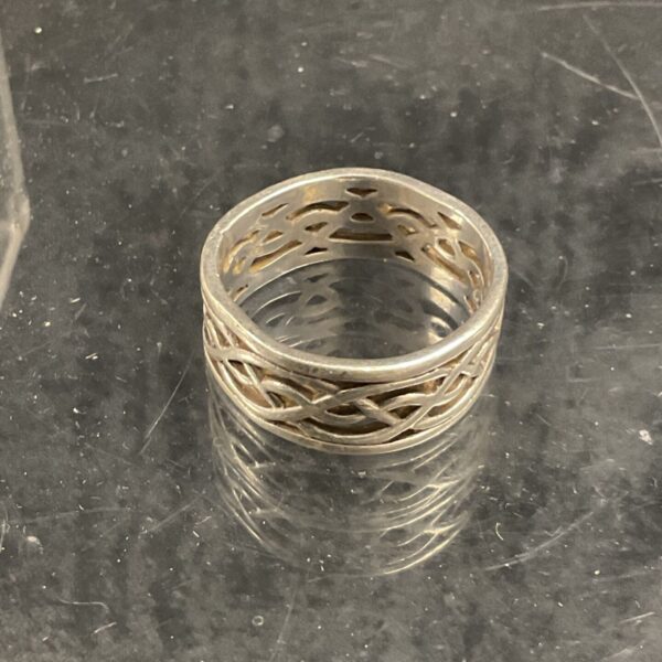 Silver Celtic knot ring, intricate design, size T.