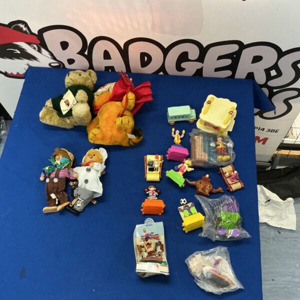 Soft toy and puppet lot including Garfield and McDonald's toys.