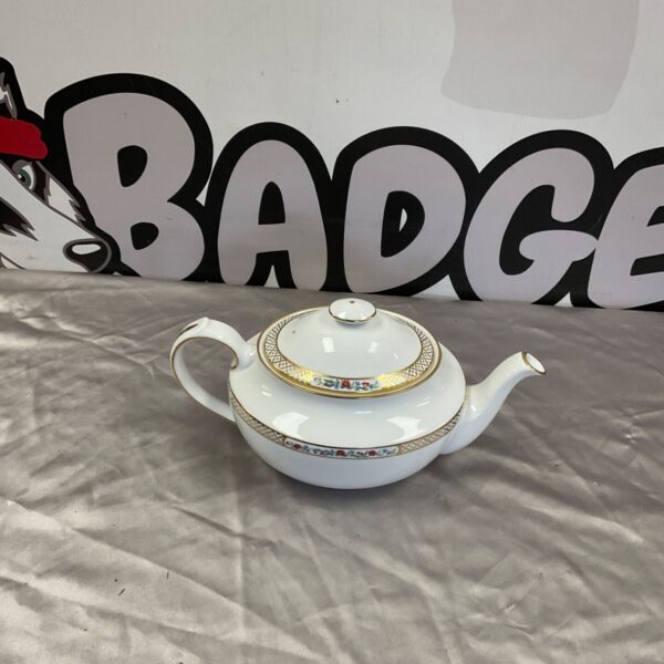 Spode Golden Trellis lidded teapot with gilt lattice and floral border